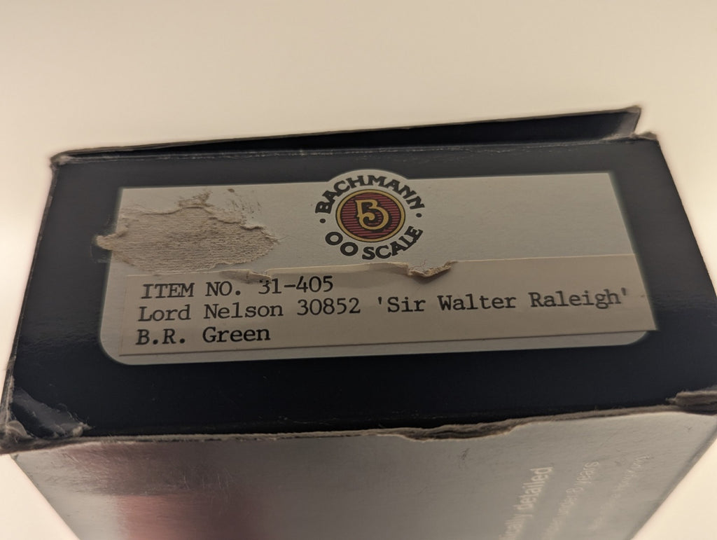 Bachmann OO Gauge Lord Nelson Class 4-6-0 30852 'Sir Walter Raleigh