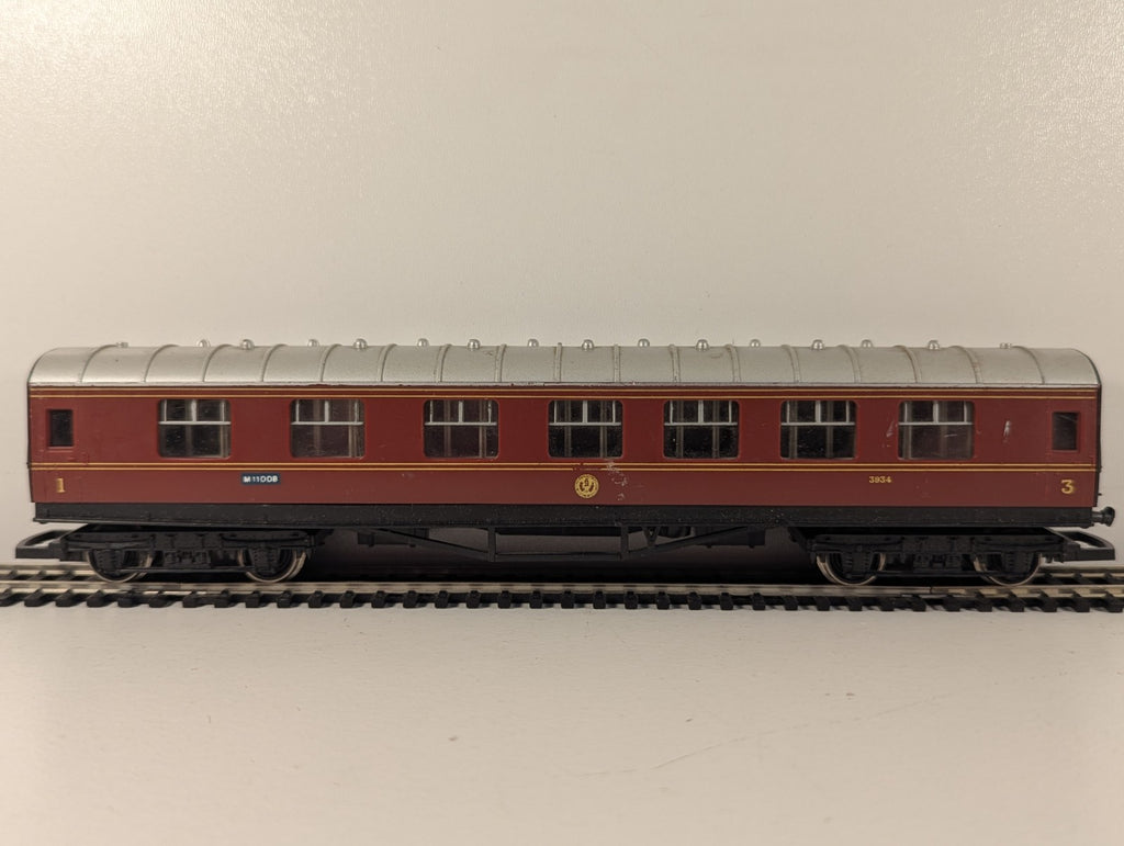 Hornby OO Gauge LMS Crimson Brake 3rd Coach