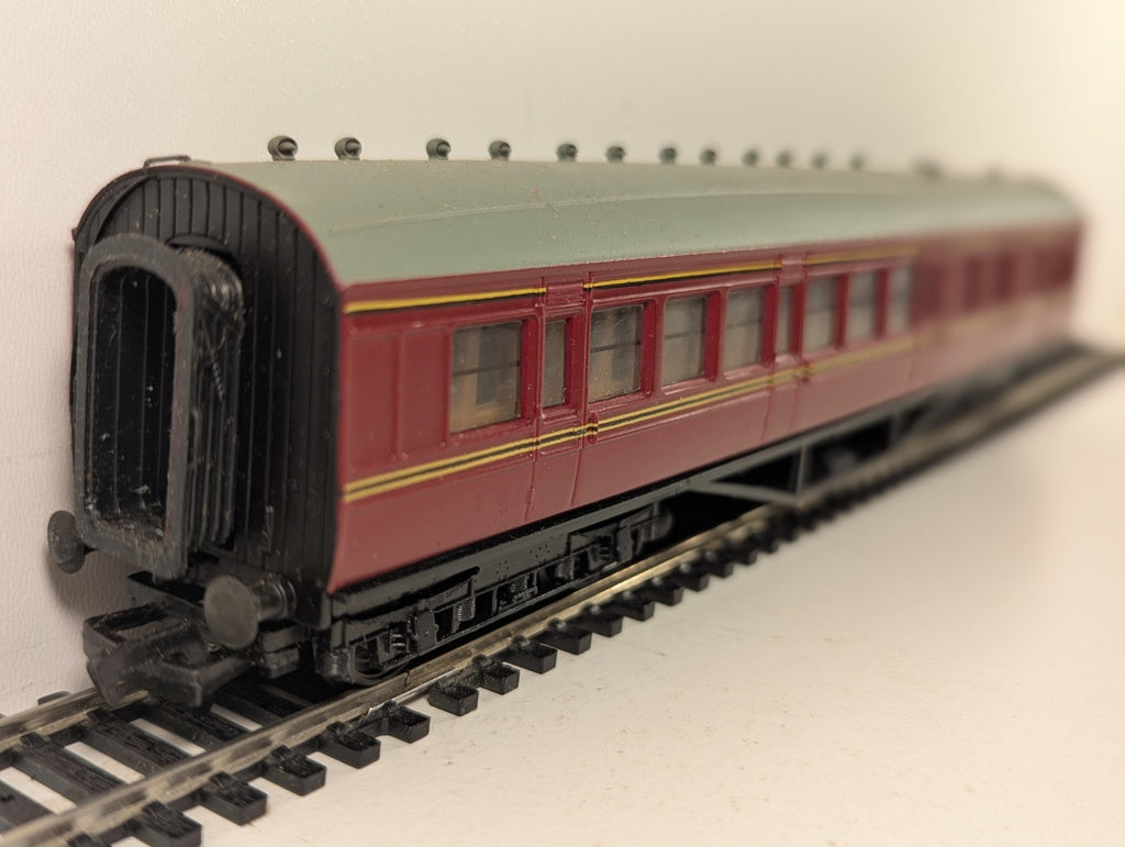 Mainline Railways 37-109 OO Gauge LMS 57' Panelled 1st/3rd Corridor Composite