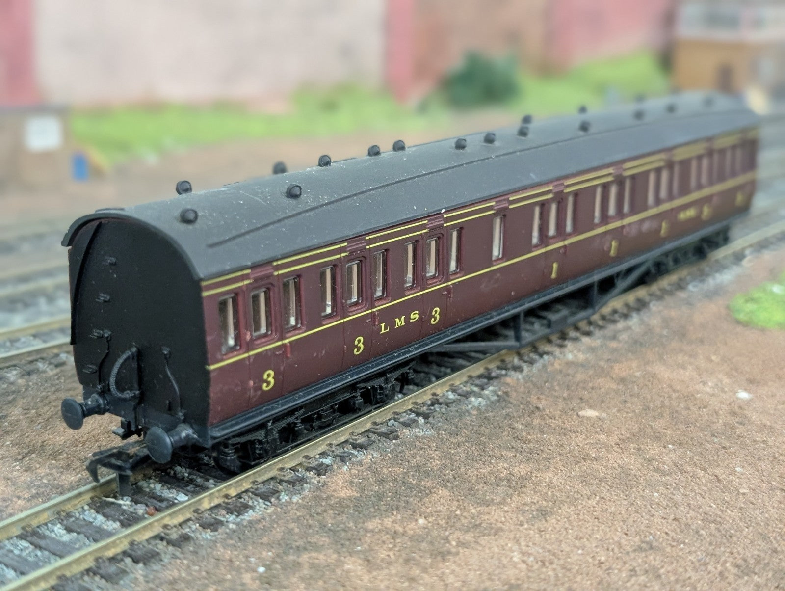 Airfix 57ft LAV Composite Non-Corridor Coach 19195