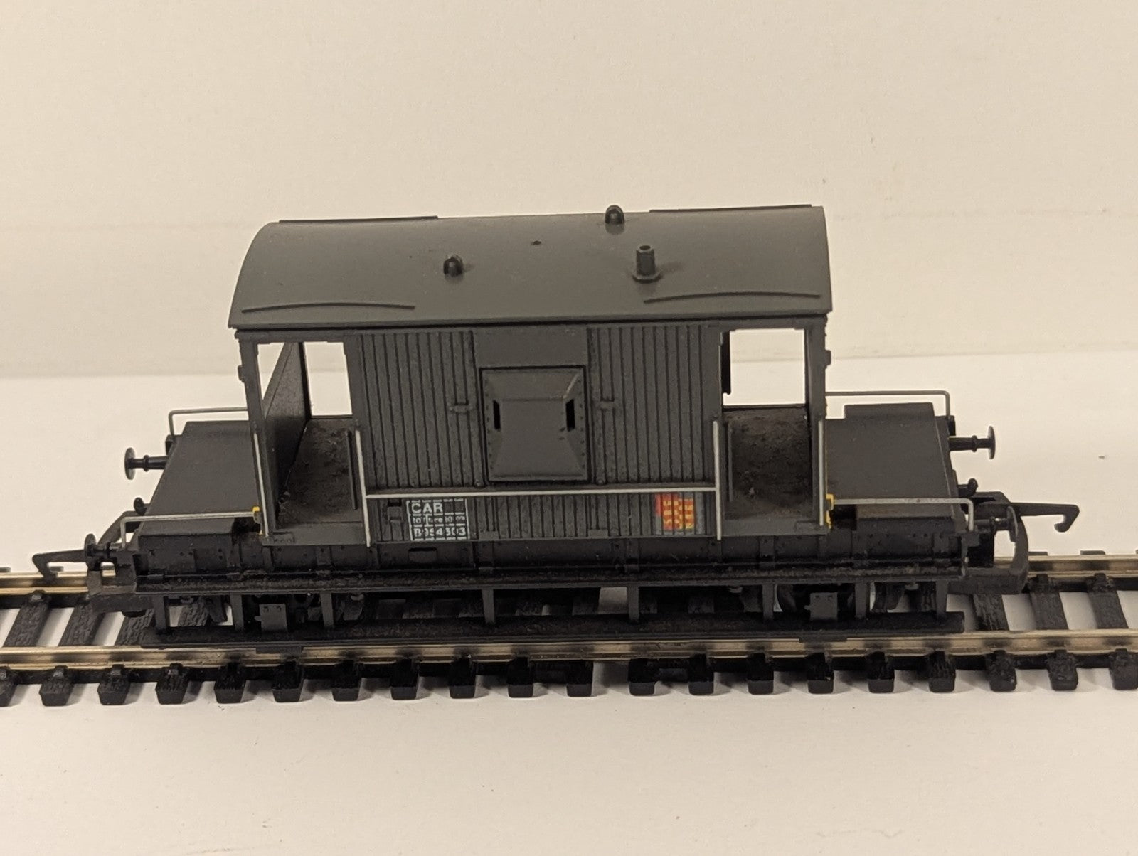 Hornby R.049 OO Gauge BR Sub-Sector 20 Ton Brake Van B954303
