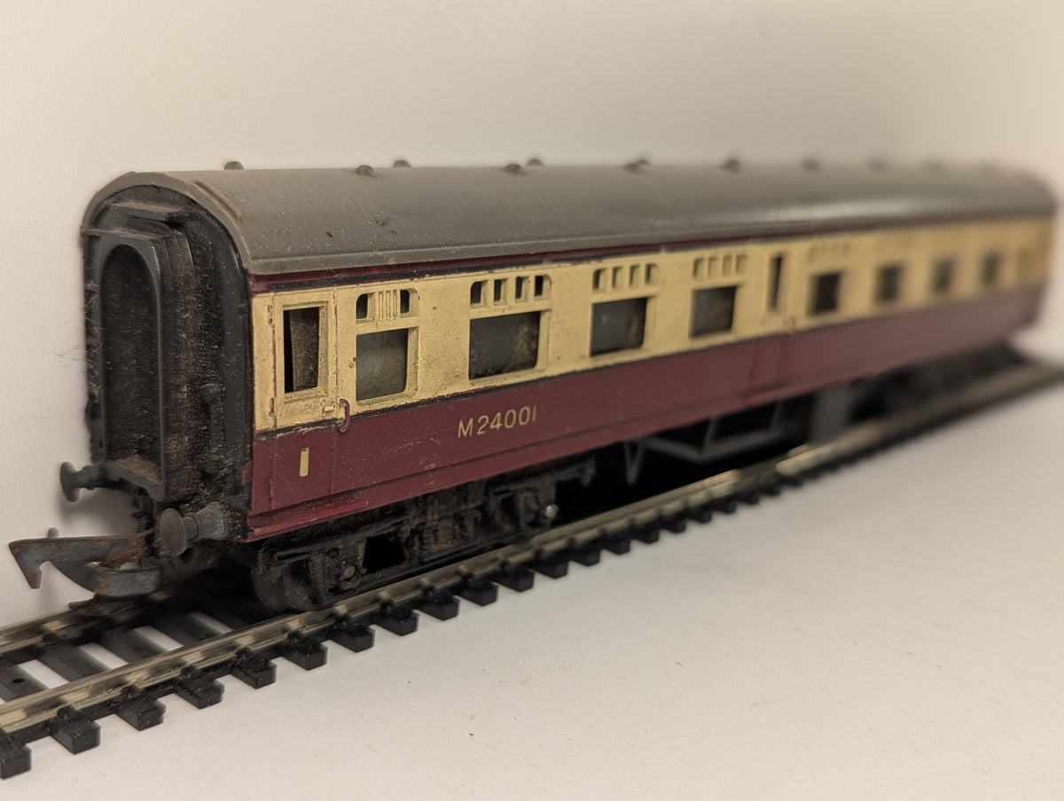 Tri-ang OO Gauge BR Composite Coach Passenger Coach M24001 BR Crimson & Cream