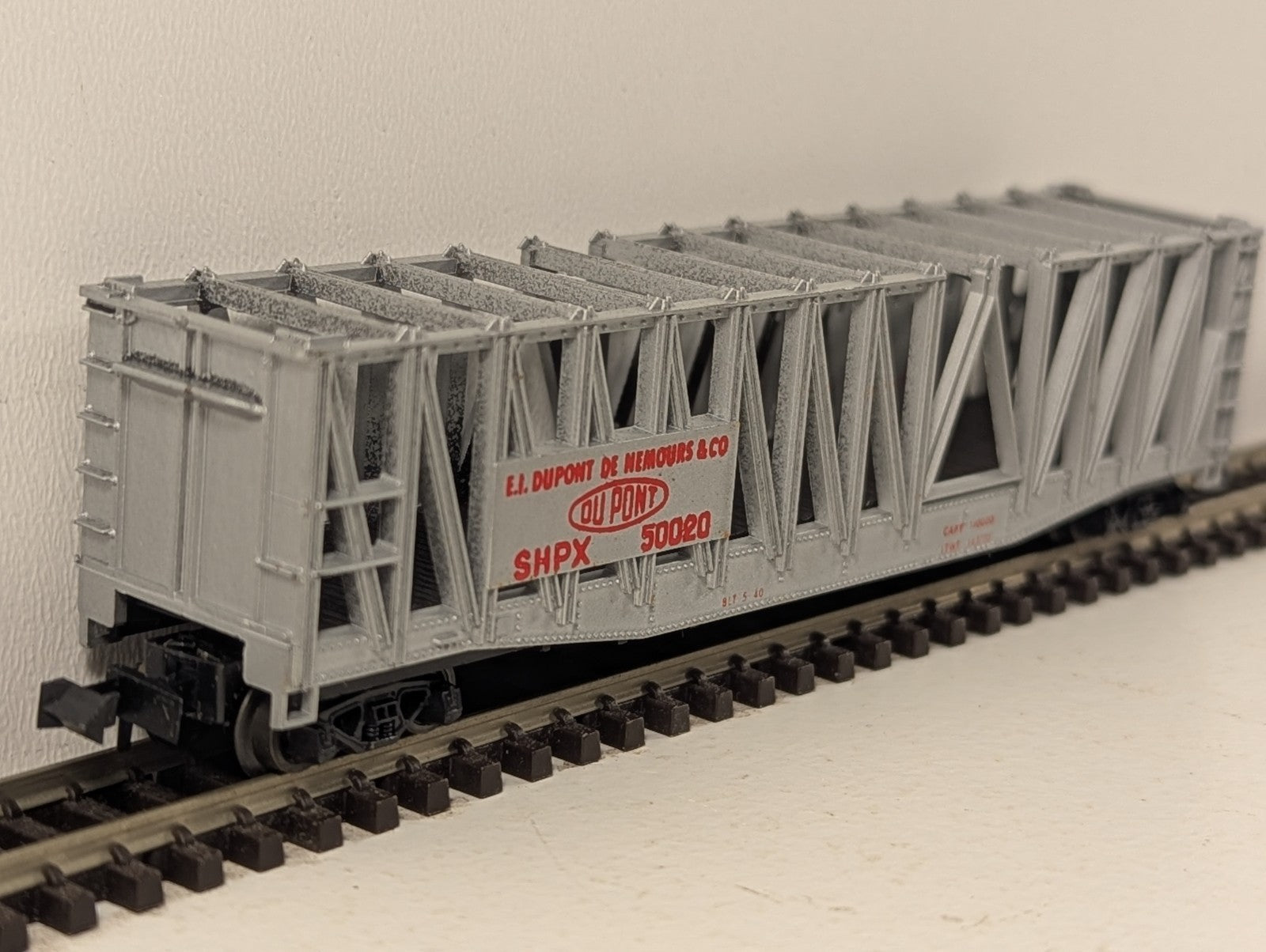 Minitrix 3101 N Gauge DuPont Container Car - Boxed