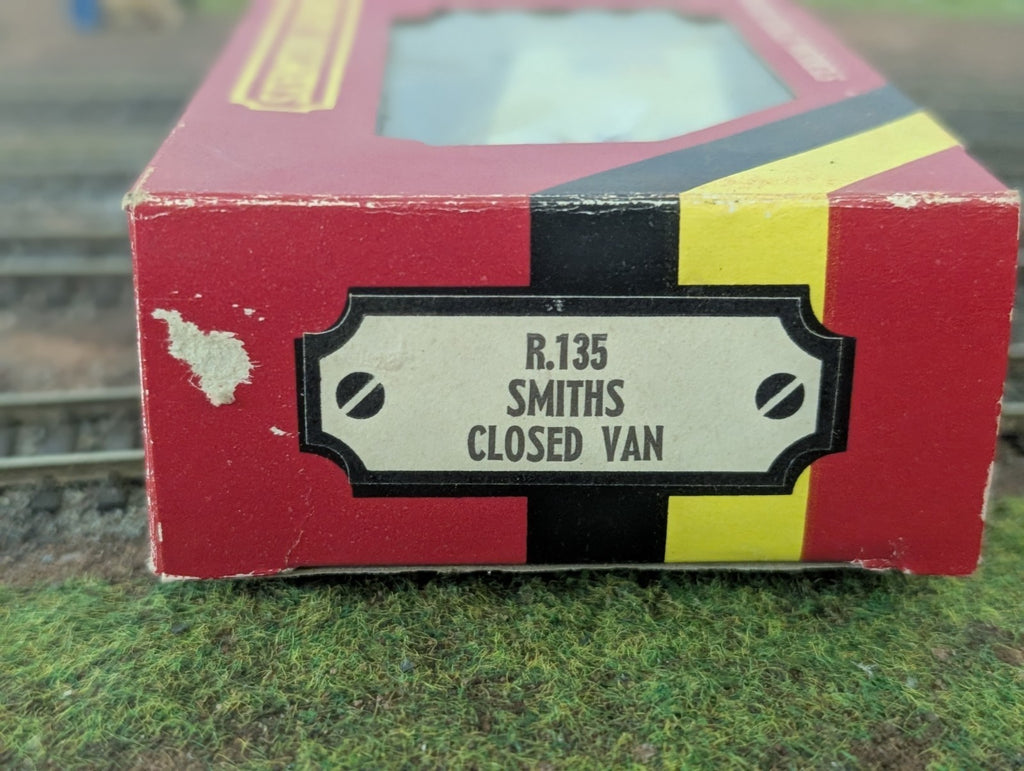 Hornby R135 Smiths Snacks Closed Van OO Gauge