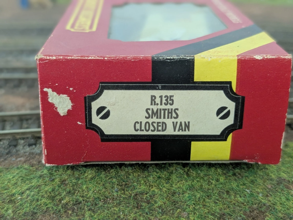 Hornby R135 Smiths Snacks Closed Van OO Gauge