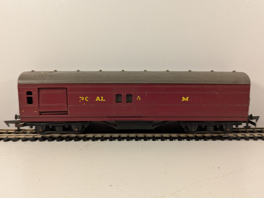 Tri-ang OO Gauge Operating Royal Mail Coach (Lettering Missing)