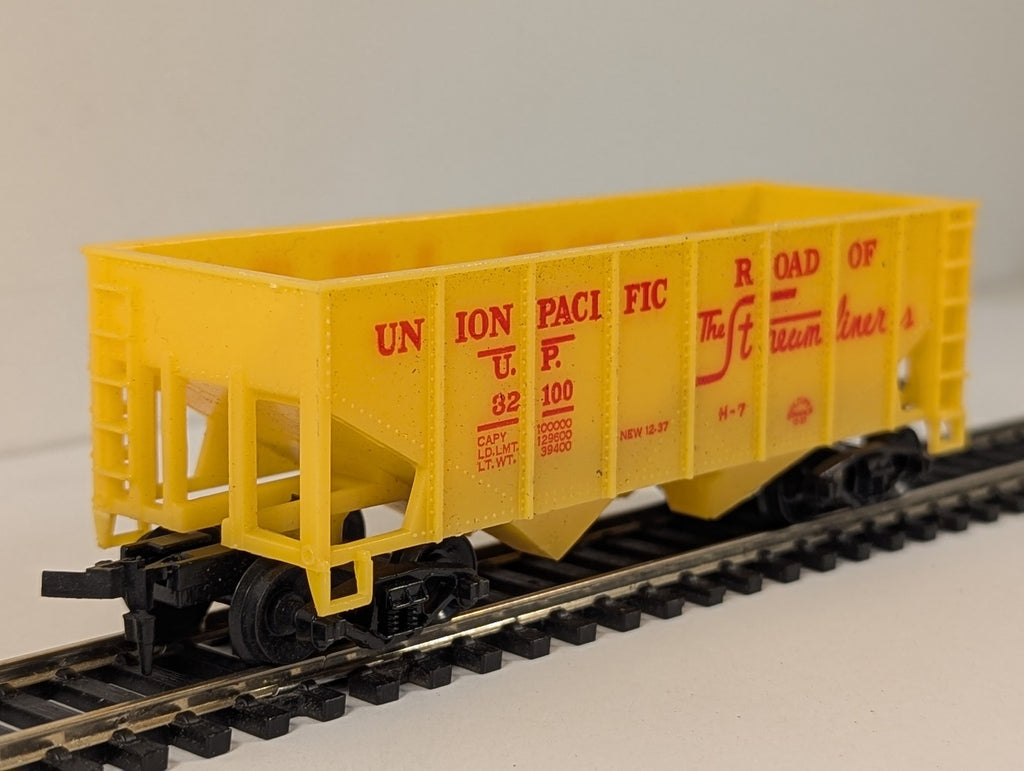 HO Gauge 2-Bay Offset Side Hopper Wagon 32100 Union Pacific Yellow