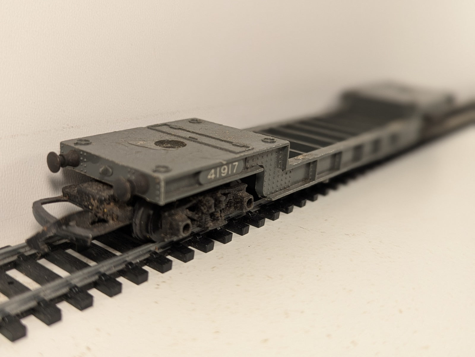 Tri-ang Railways R118 OO Gauge Bogie Well Wagon