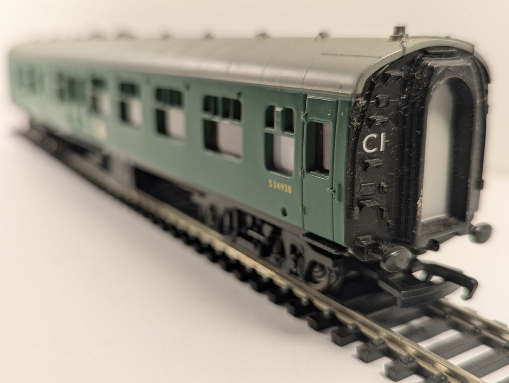 Mainline OO Gauge Mark 1 Type Coach BSK Passenger Coach S34938