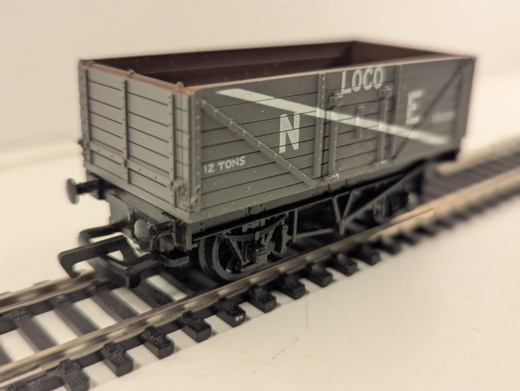 Mainline 37-126 OO Gauge 7-Plank Open Wagon – NE Loco Coal