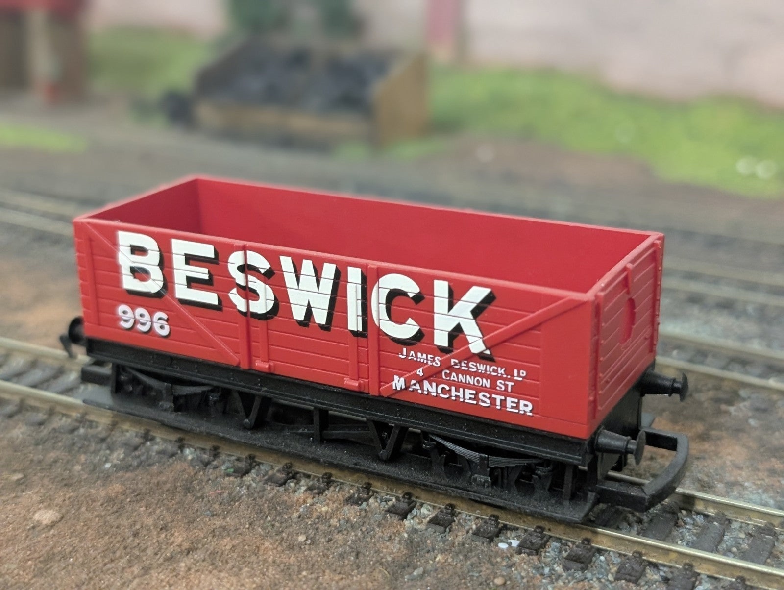 Hornby R1127 OO Gauge Freelance Long Wheelbase Wagon Beswick