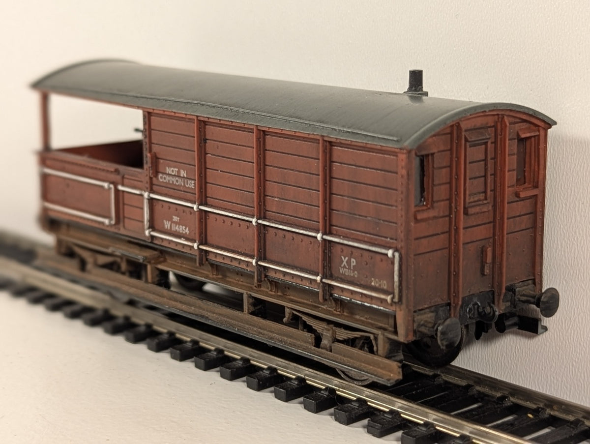 Bachmann Branchline 20 Ton ‘Toad’ Brake Van in BR Bauxite – Weathered