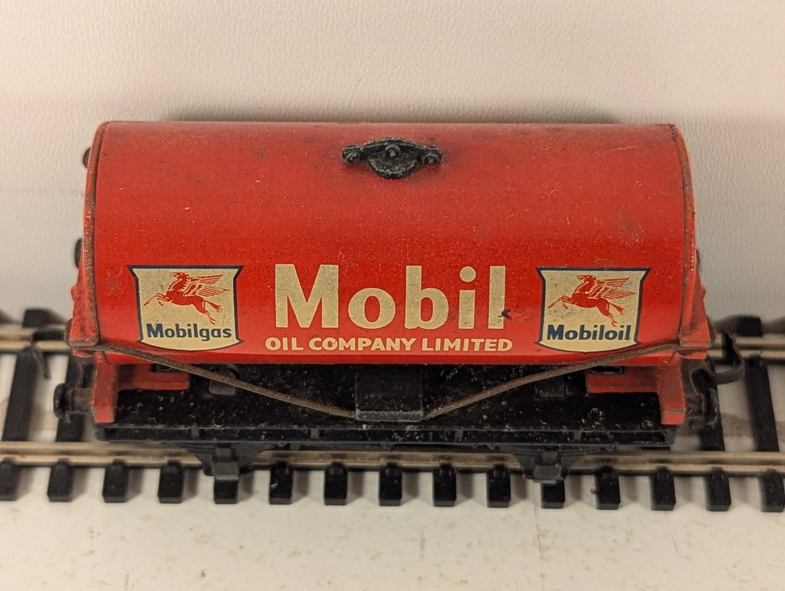 Hornby Dublo OO Gauge Mobil Tank Wagon Wagons Mobil Red 32080