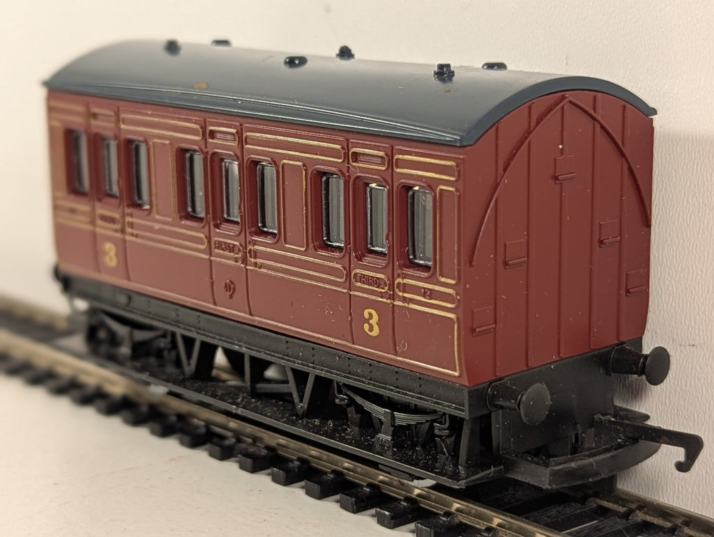 Hornby OO Gauge LMS 4-Wheel Coach Passenger Coach LMS Maroon R112