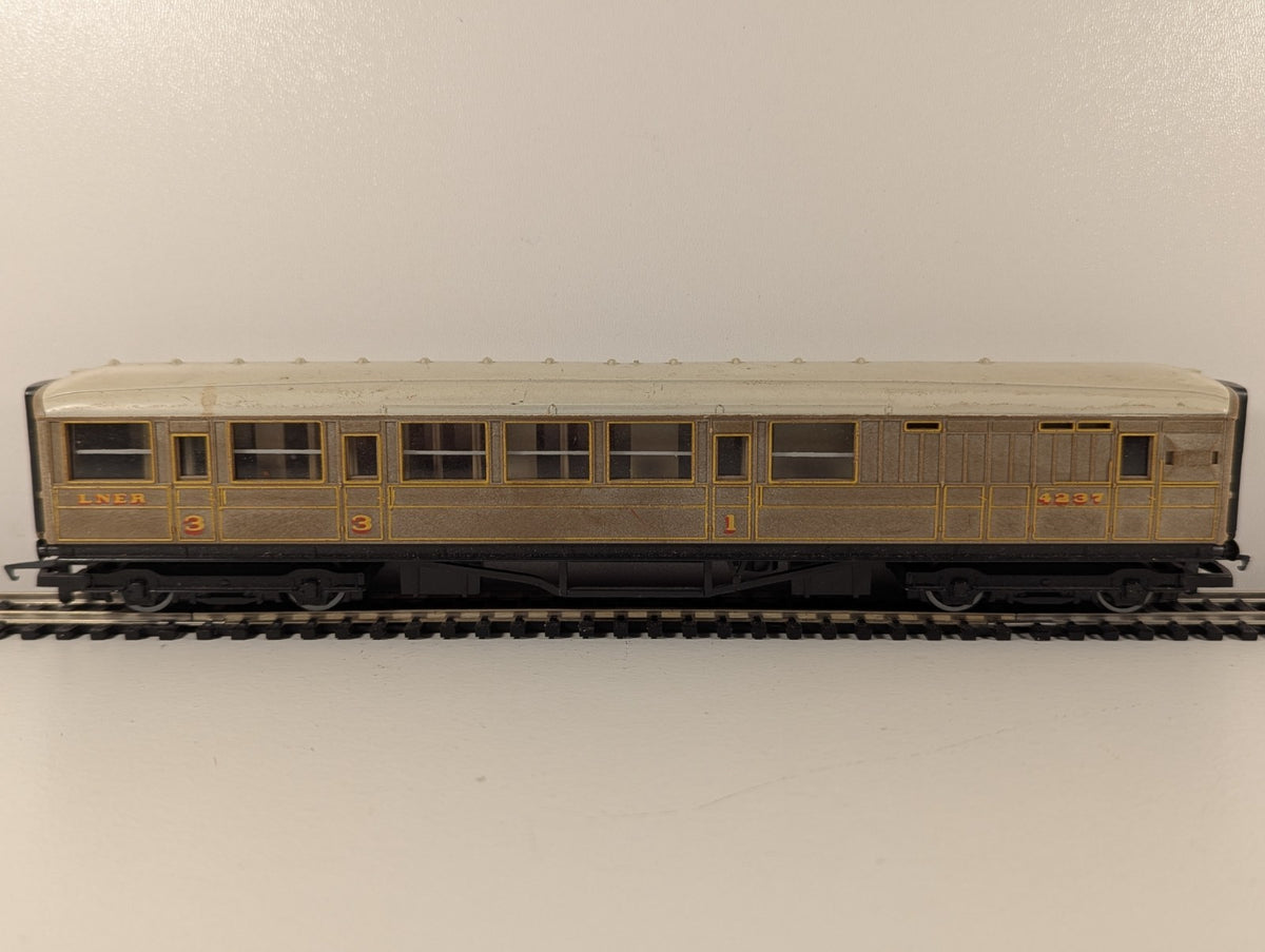 Hornby R478 LNER Gresley Teak Brake Coach 4237 – OO Gauge