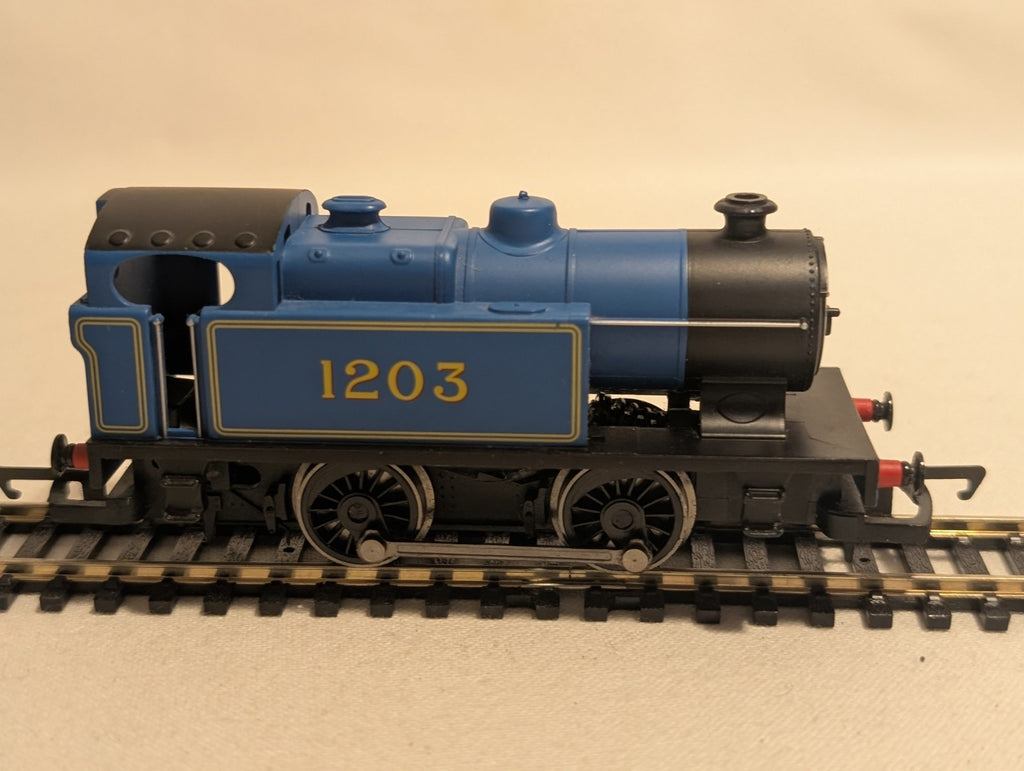 Hornby R2131 Class D Industrial 0-4-0T No. 1203 – Caledonian Blue