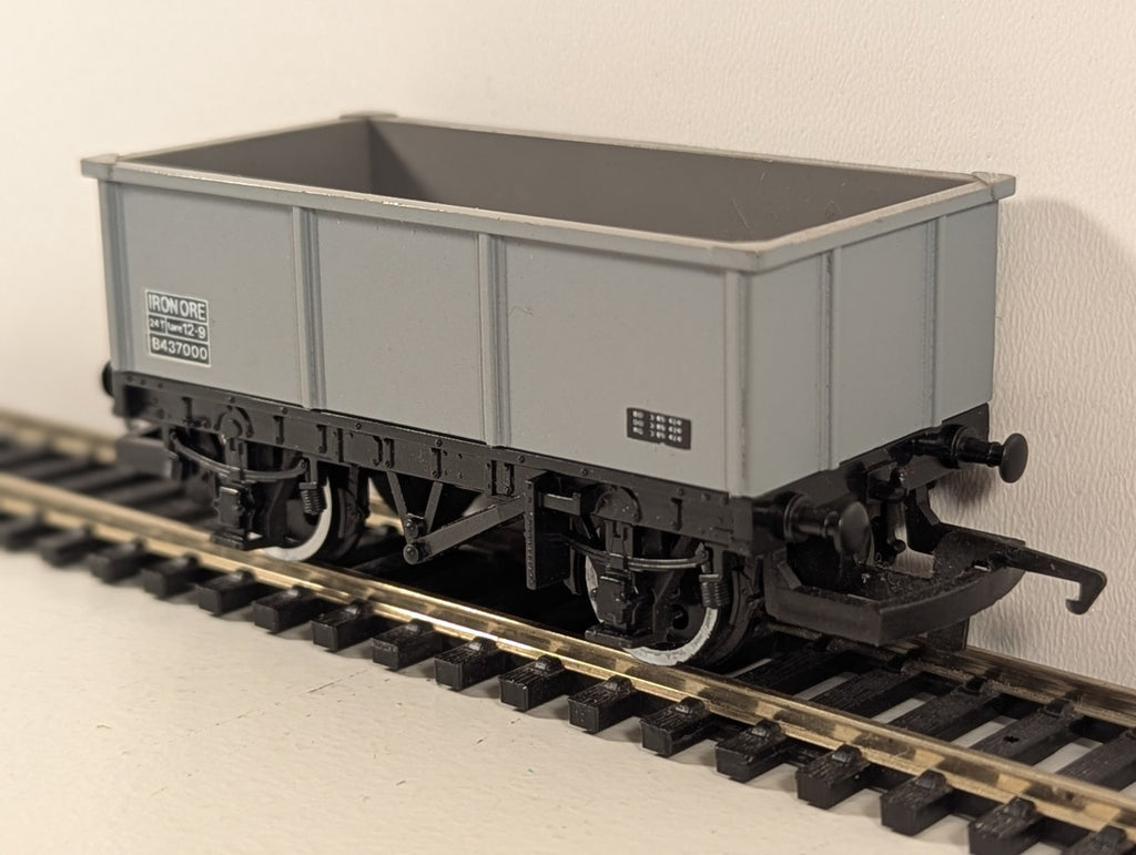 Hornby R081 OO Gauge 24T Iron Ore Tippler Wagon B437000 – BR Grey