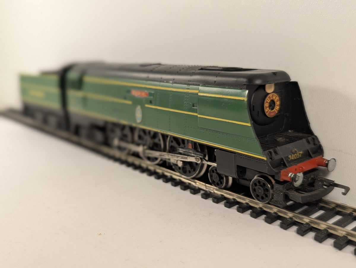 Hornby OO Gauge Battle of Britain Class 'Biggin Hill' Steam Locomotive 34057