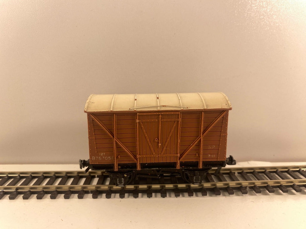 Hornby Dublo OO Gauge SD6 12-Ton Ventilated Van – B757051 (RC 24106 / 4325)