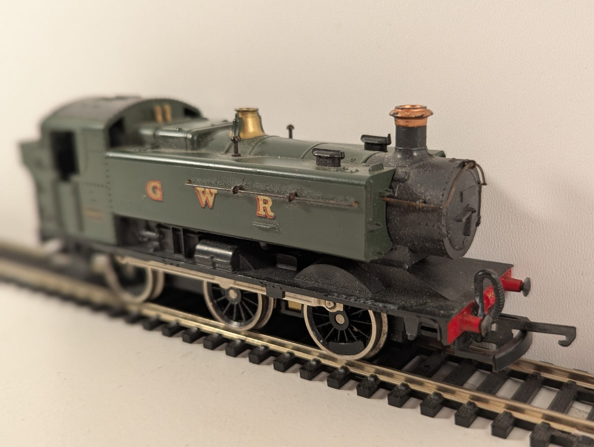 Lima GWR 94xx Class 0-6-0PT Pannier Tank No. 9400 in GWR Green
