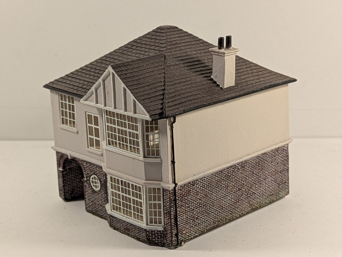 Hornby OO Gauge 1930s Detached House Building R9705