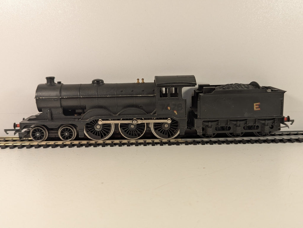 Hornby R150 OO Gauge LNER Class B12 LNER Wartime Black - Boxed