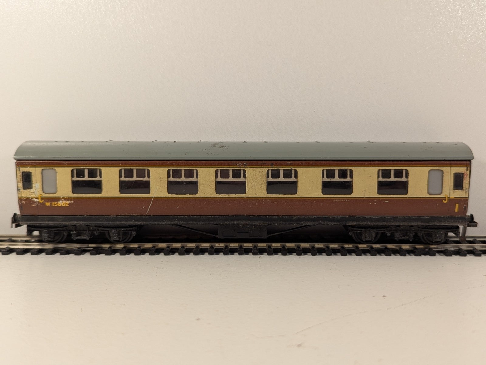 Hornby Dublo OO Gauge BR Mk1 1st Class Corridor Coach