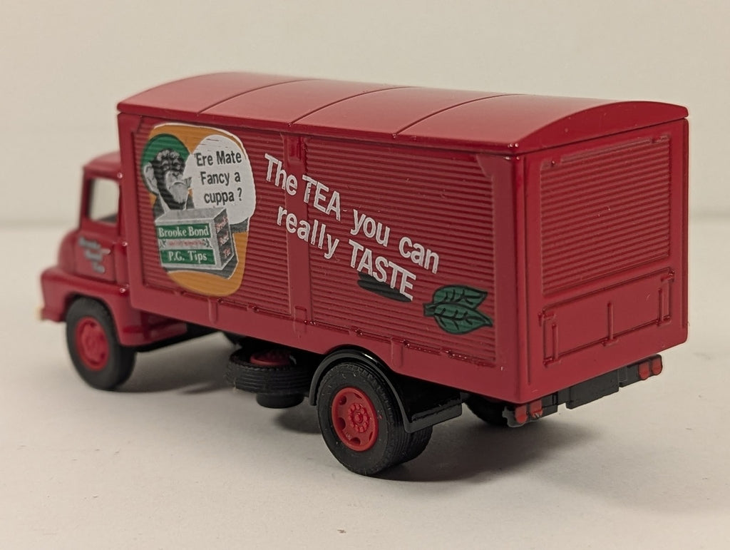 Vanguards 1:64 Ford Thames Trader Van Die-cast Model Van Brooke Bond PG Tips