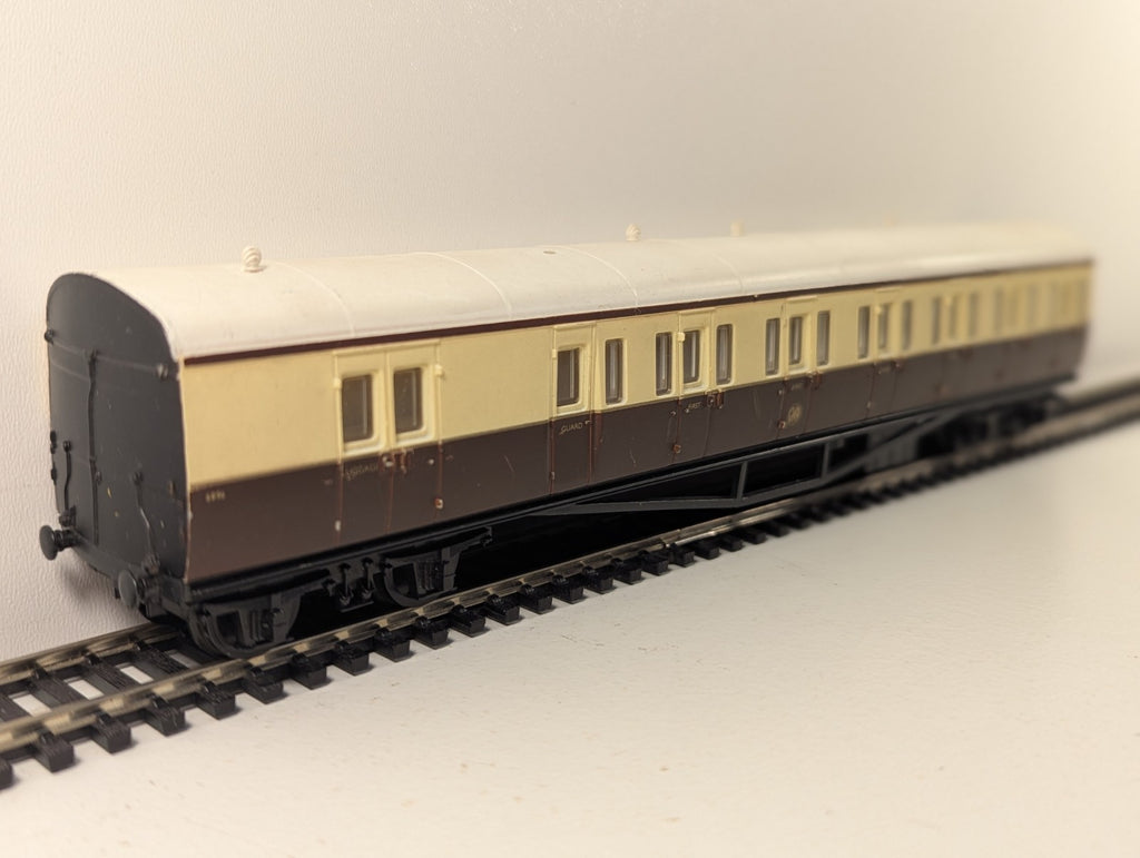 Airfix 54250 OO Gauge GWR Chocolate & Cream 3rd Class Suburban Brake Coach