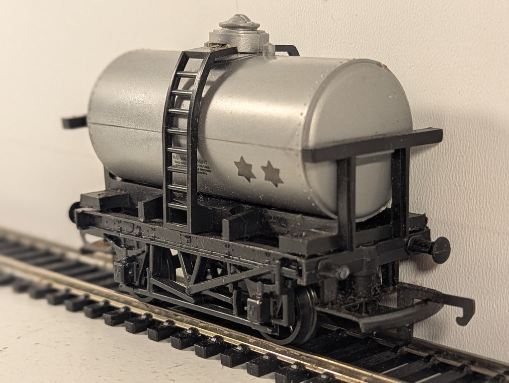 Hornby OO Gauge Esso 2-Star Tank Wagon Goods Wagon Esso Silver R127
