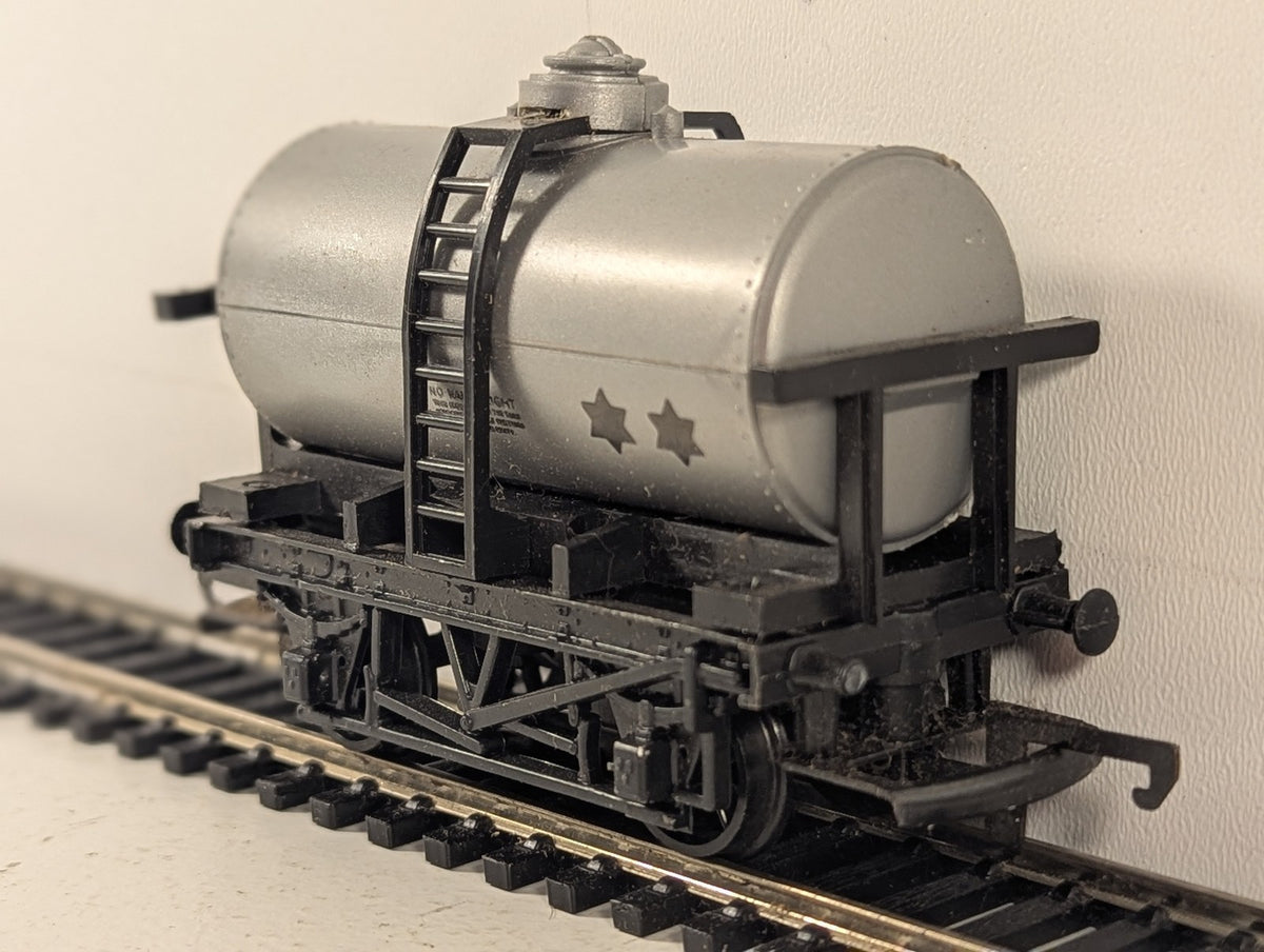 Hornby OO Gauge Esso 2-Star Tank Wagon Goods Wagon Esso Silver R127