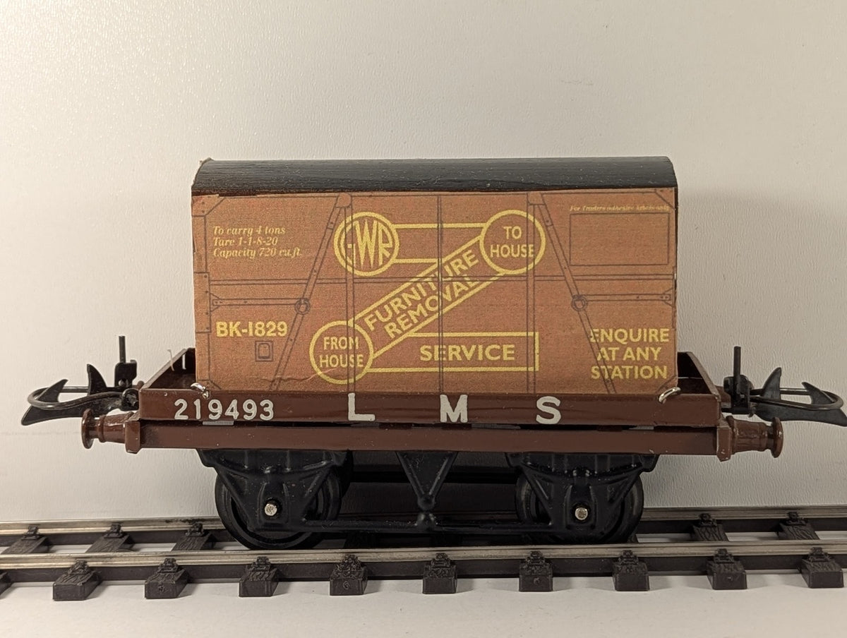 Hornby O Gauge Flat Truck with Container Goods Wagon 219493