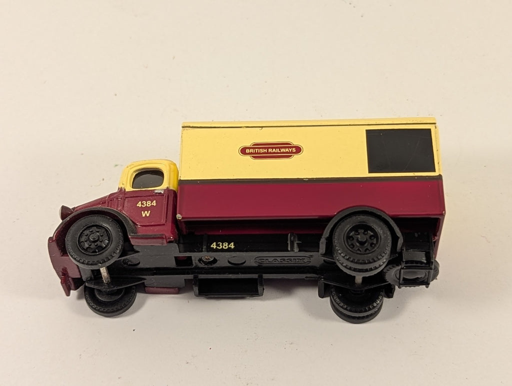 Classix OO Gauge Morris Commercial Y-Type Box Van Die-cast Model