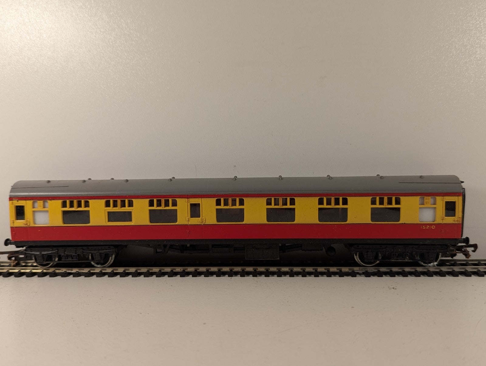 Hornby OO Gauge LMS Composite Coach Passenger Coach 15210 BR Crimson