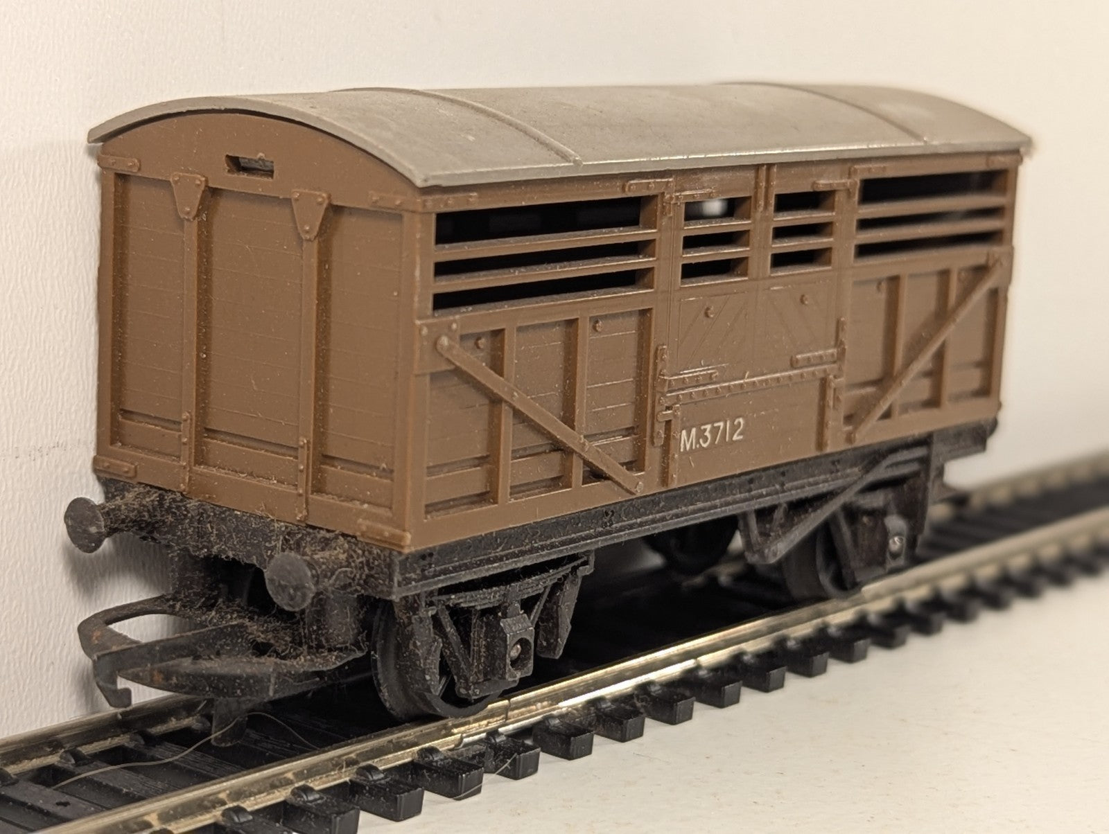 Tri-ang OO Gauge Cattle Wagon Goods Wagon M3712 BR Brown R122