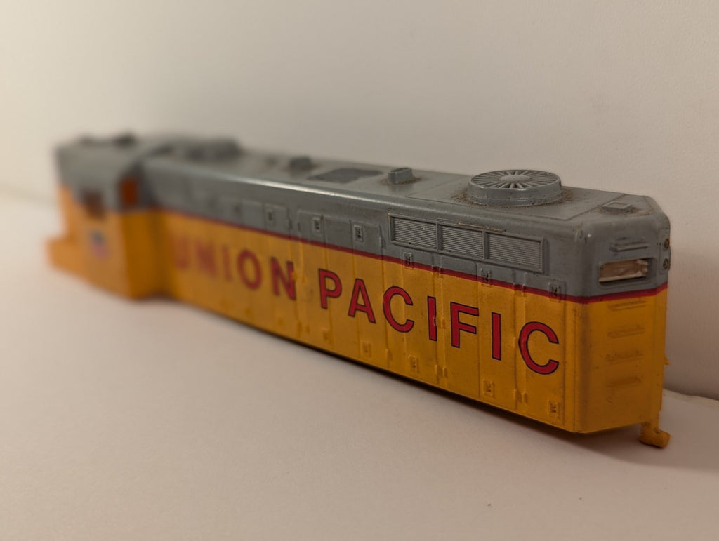 Athearn HOGauge Union Pacific Diesel Locomotive - Spares/Repairs - Damaged Shell
