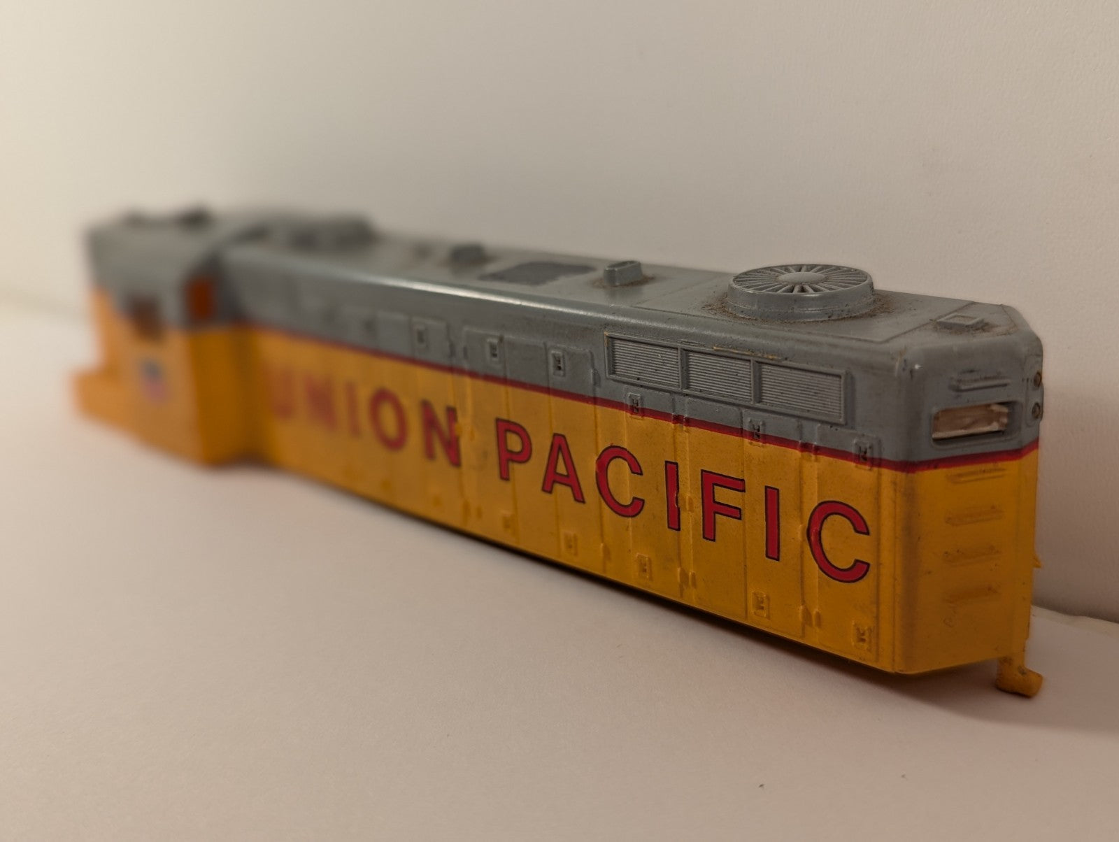 Athearn HOGauge Union Pacific Diesel Locomotive - Spares/Repairs - Damaged Shell