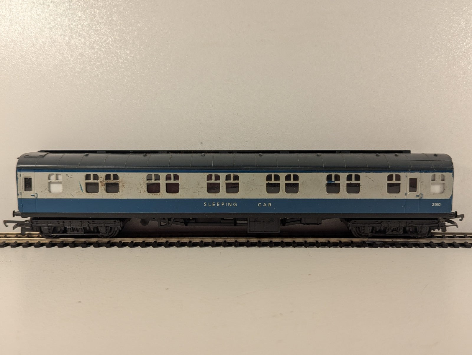 Tri-ang Hornby R339 BR Mk1 Sleeping Coach Blue & Grey OO Gauge