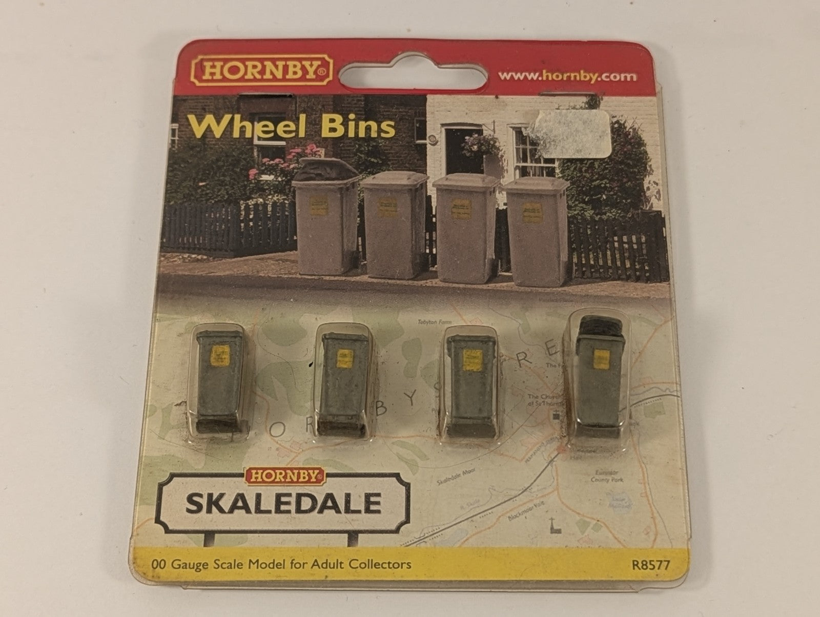 Hornby Skaledale R8577 OO Gauge Wheelie Bins Boxed