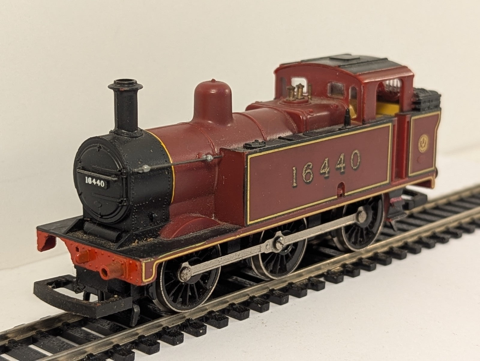 Hornby OO Gauge LMS Class 3F Jinty 0-6-0T LMS Maroon Damaged