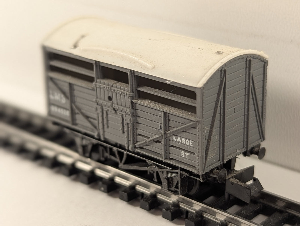 Peco N Gauge LMS Large Cattle Wagon 294528 LMS Grey
