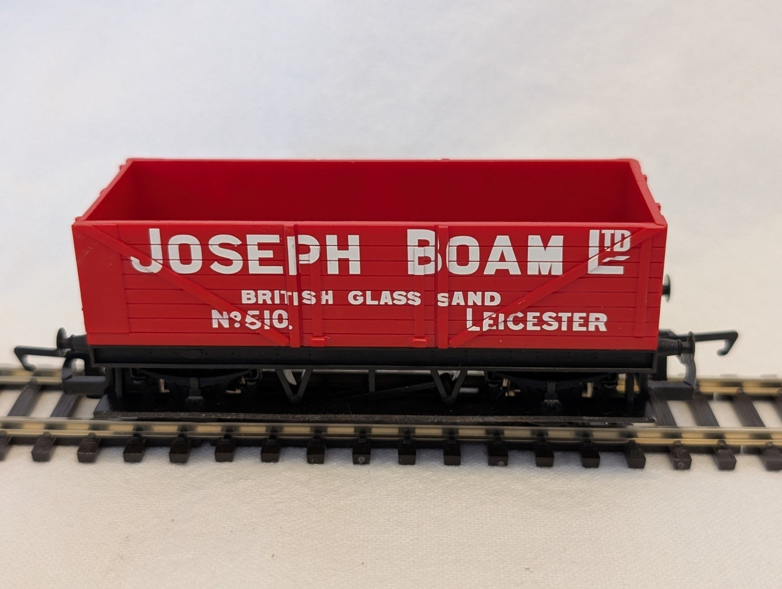 Hornby OO Gauge Joseph Boam Ltd British Glass Sand 5-Plank Wagon