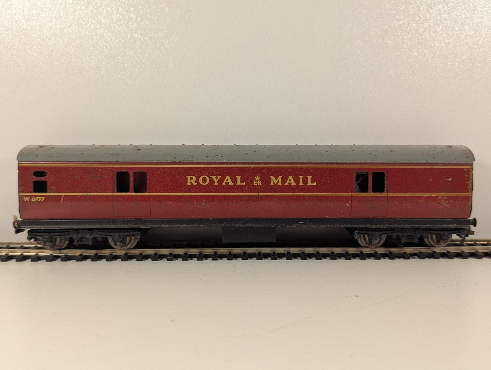 Hornby Dublo OO Gauge Royal Mail TPO Coach – Broken Buffer