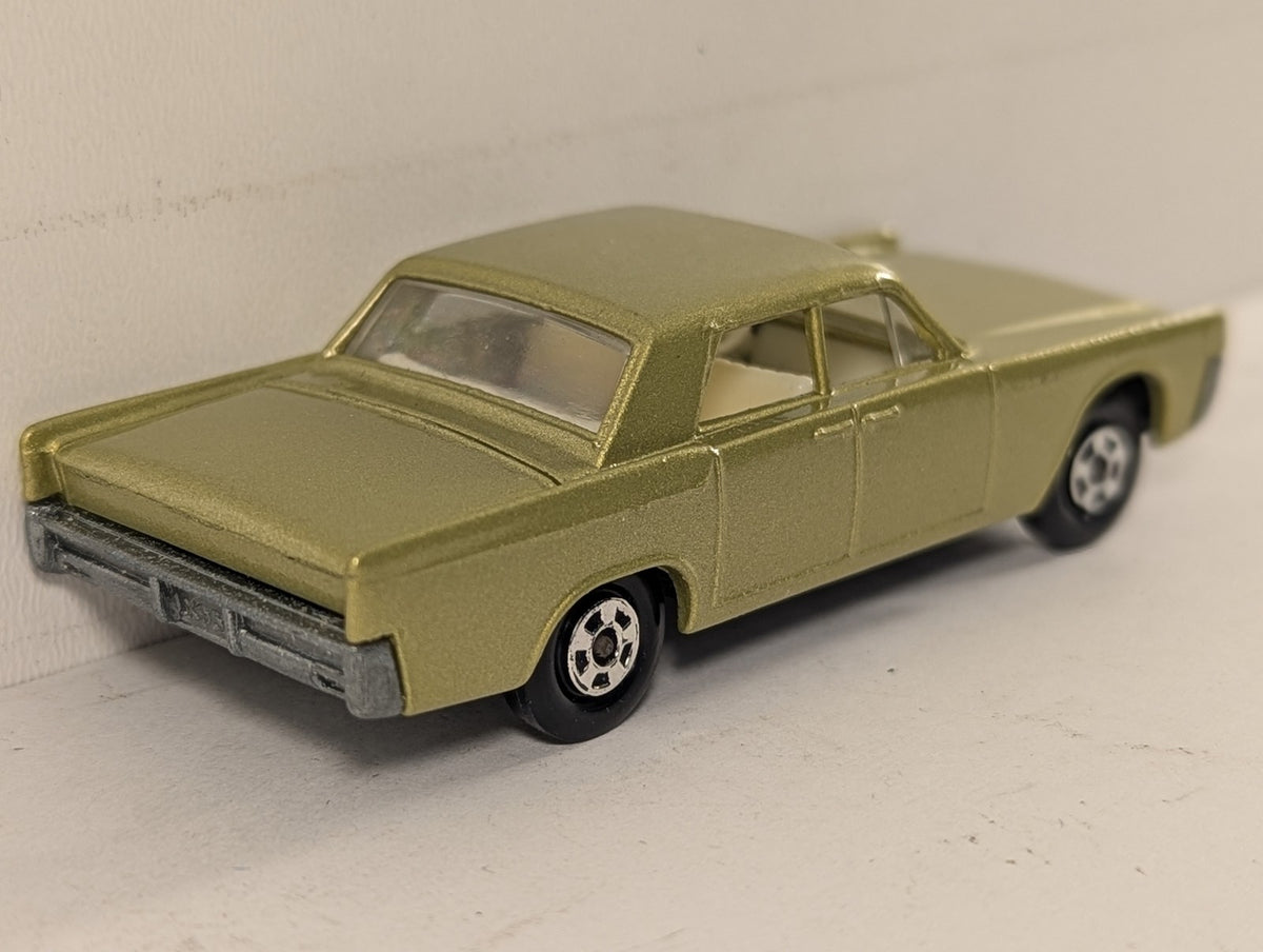 Matchbox Lincoln Continental Die-cast Model Car Metallic Lime Green 31