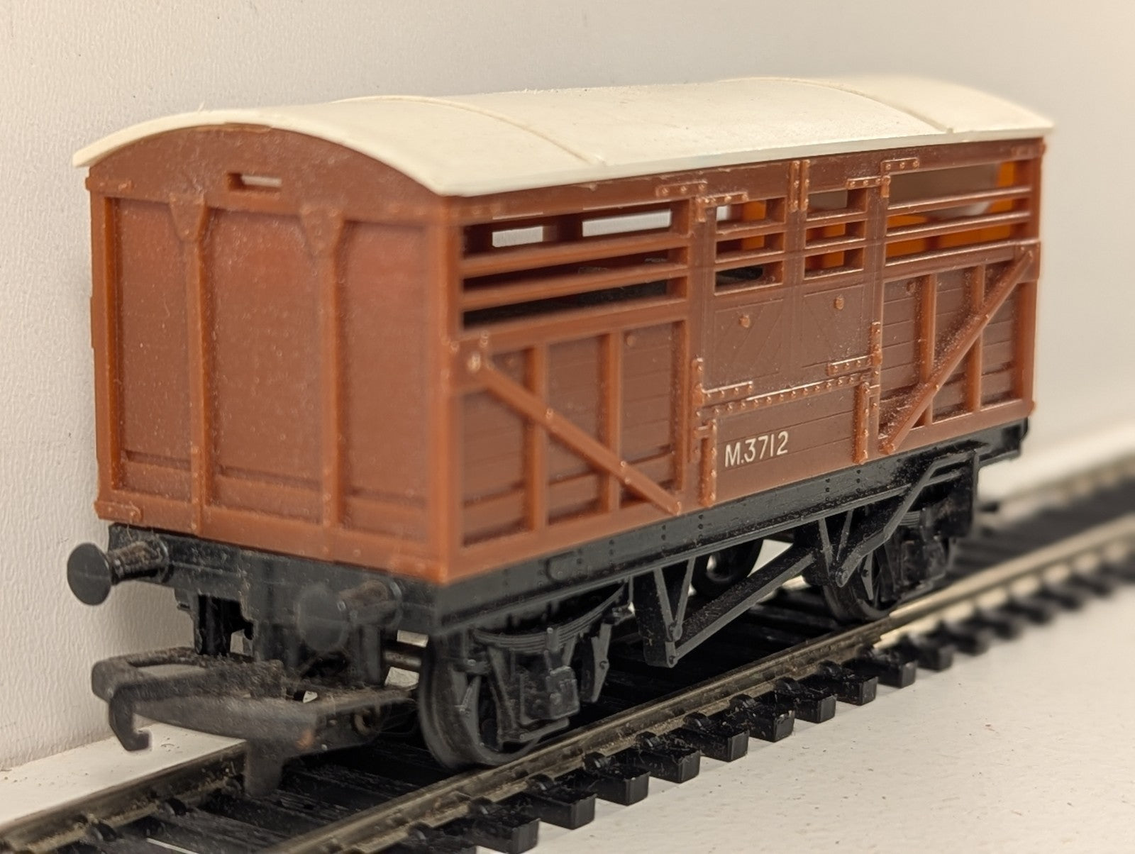 Tri-ang OO Gauge Cattle Wagon Goods Wagon M.3712 BR Brown