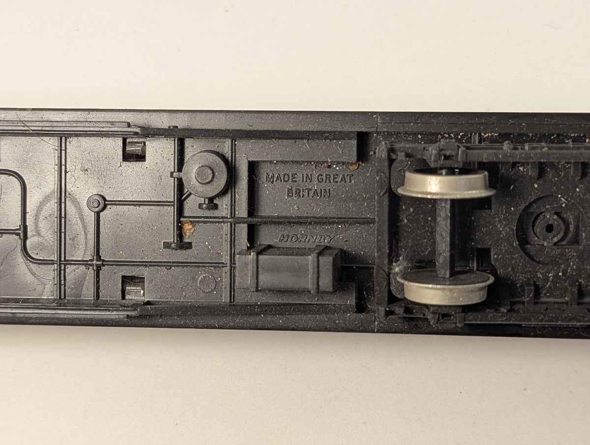 Hornby OO Gauge Gresley LNER Composite Coach Passenger Coach 22357 LNER Teak