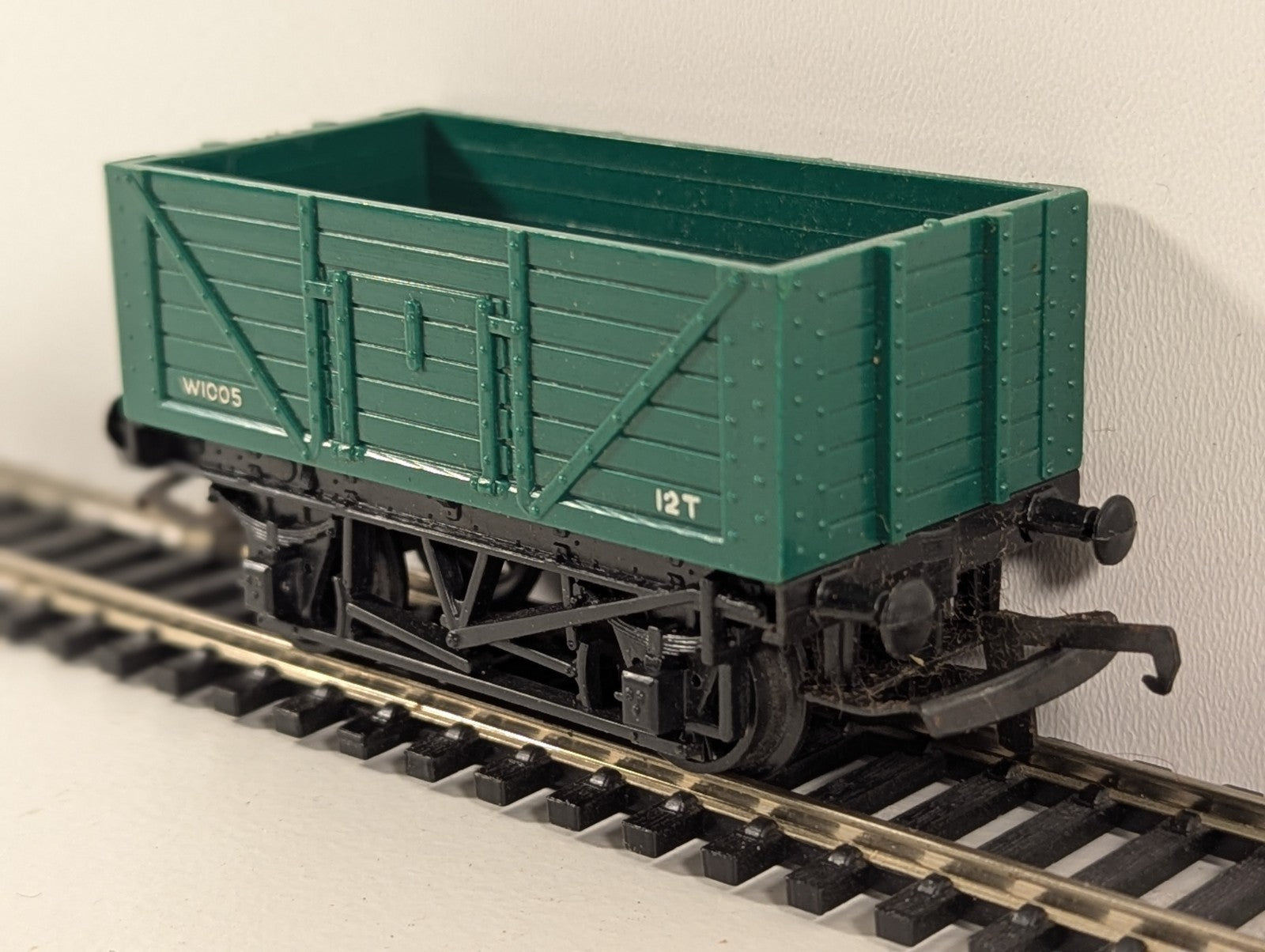 Tri-ang Hornby R10 – 12T Open Wagon (Green Livery, W1005) – OO Gauge