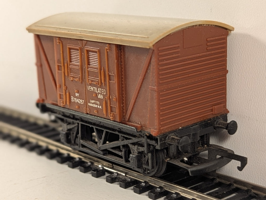 Hornby R011 OO Gauge BR Ventilated Van - Boxed