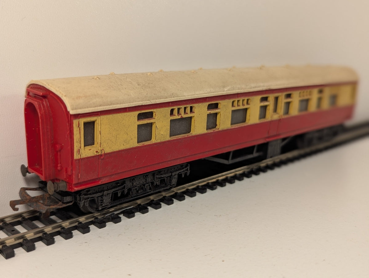 Tri-ang OO Gauge BR Composite Coach Maroon & Cream