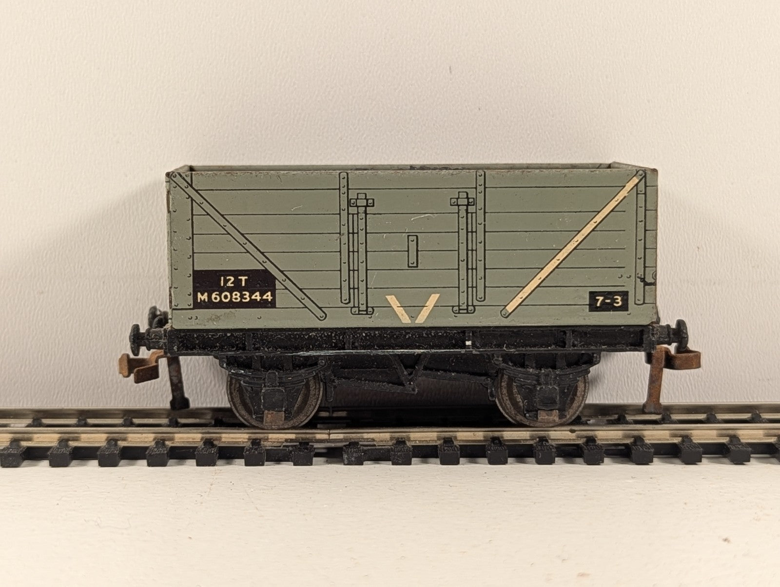 Hornby Dublo 32030 OO Gauge BR Grey D2 Coal Wagon with Coal Load - Boxed